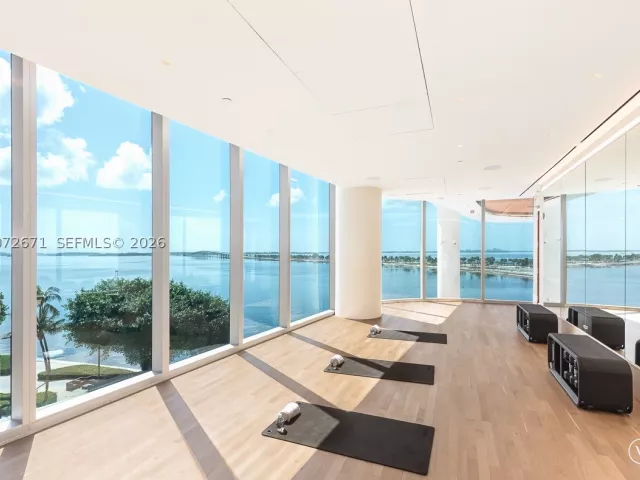 3-bedroom condo for rent in Miami - 175 SE 25th Rd 3504 - MondialRealty