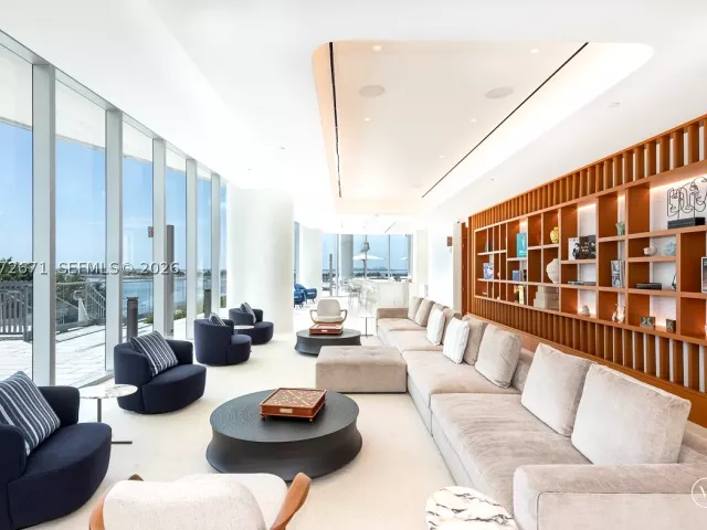 3-bedroom condo for rent in Miami - 175 SE 25th Rd 3504 - MondialRealty
