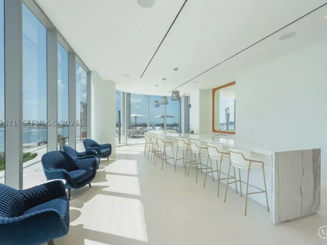 3-bedroom condo for rent in Miami - 175 SE 25th Rd 3504 - MondialRealty