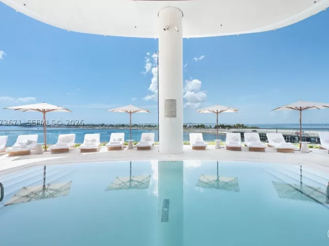 3-bedroom condo for rent in Miami - 175 SE 25th Rd 3504 - MondialRealty