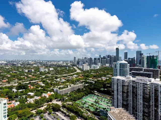 3-bedroom condo for rent in Miami - 175 SE 25th Rd 3504 - MondialRealty