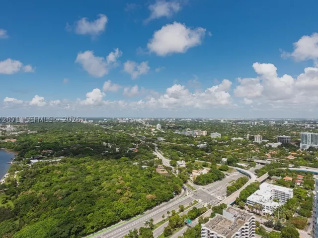 3-bedroom condo for rent in Miami - 175 SE 25th Rd 3504 - MondialRealty