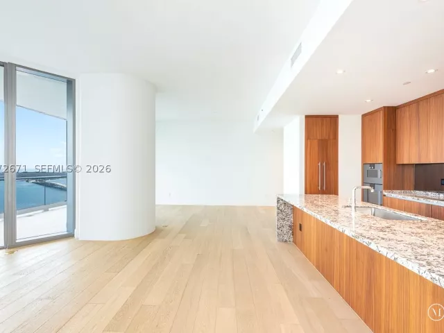 3-bedroom condo for rent in Miami - 175 SE 25th Rd 3504 - MondialRealty