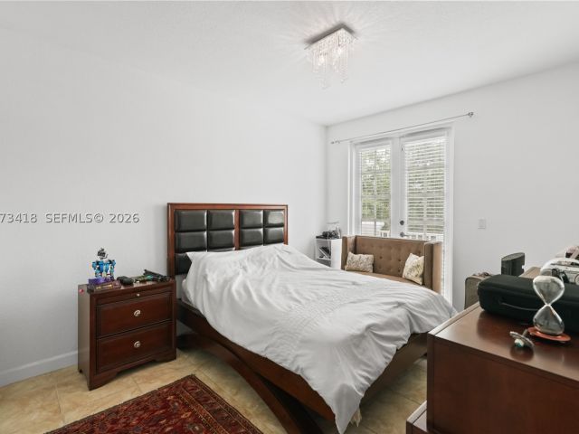 5-bedroom home for sale in Doral - 8741 NW 110th Ave - MondialRealty