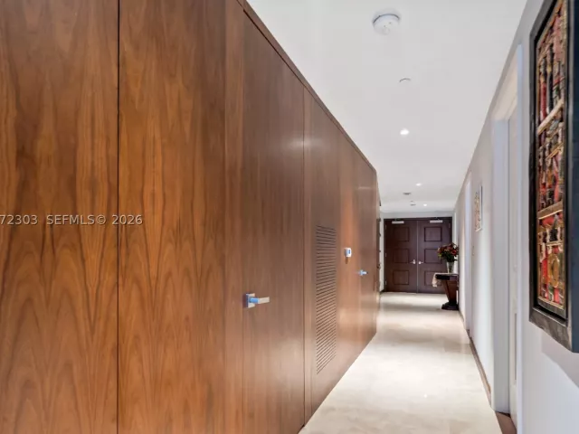 3-bedroom condo for sale in Miami Beach - 3737 Collins Ave S-701 - MondialRealty