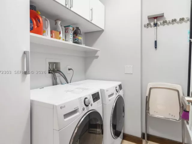 3-bedroom condo for sale in Miami Beach - 3737 Collins Ave S-701 - MondialRealty