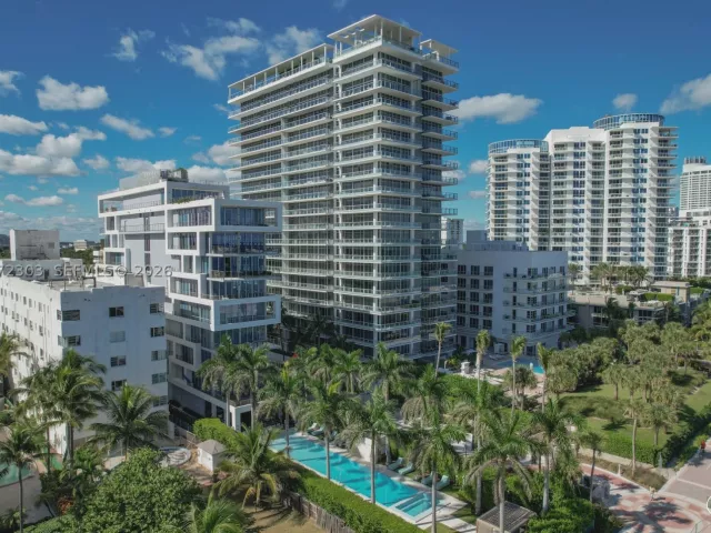 3-bedroom condo for sale in Miami Beach - 3737 Collins Ave S-701 - MondialRealty