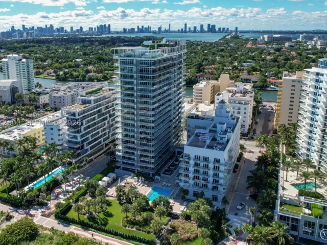 3-bedroom condo for sale in Miami Beach - 3737 Collins Ave S-701 - MondialRealty