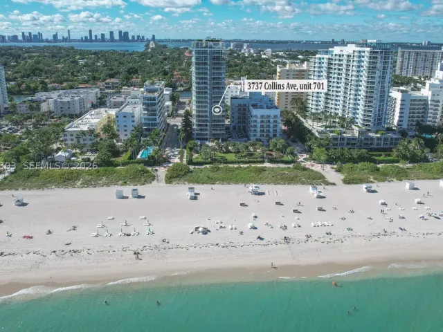 3-bedroom condo for sale in Miami Beach - 3737 Collins Ave S-701 - MondialRealty