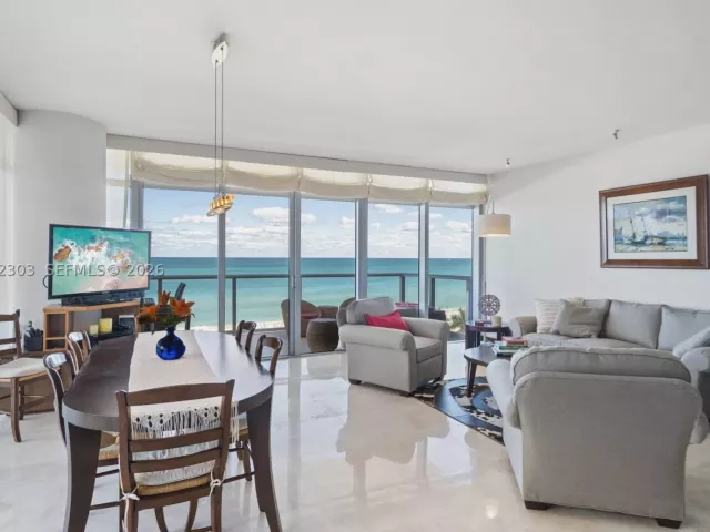 3-bedroom condo for sale in Miami Beach - 3737 Collins Ave S-701 - MondialRealty