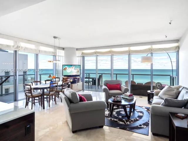 3-bedroom condo for sale in Miami Beach - 3737 Collins Ave S-701 - MondialRealty