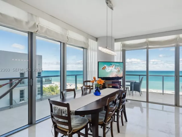 3-bedroom condo for sale in Miami Beach - 3737 Collins Ave S-701 - MondialRealty