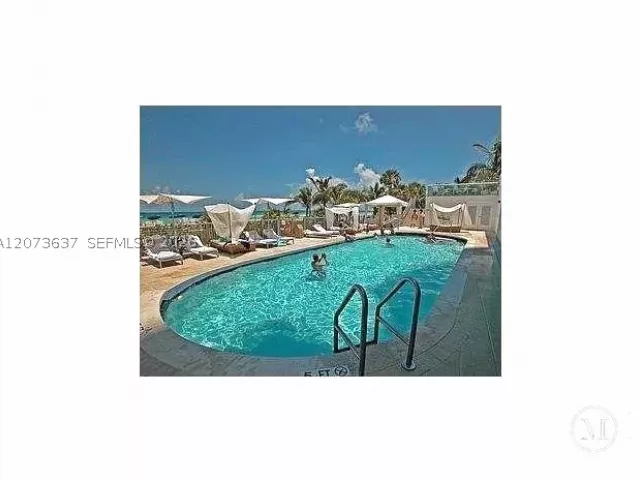 1-bedroom condo for sale in Sunny Isles Beach - 18683 Collins Ave 1709 - MondialRealty