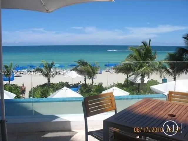 1-bedroom condo for sale in Sunny Isles Beach - 18683 Collins Ave 1709 - MondialRealty