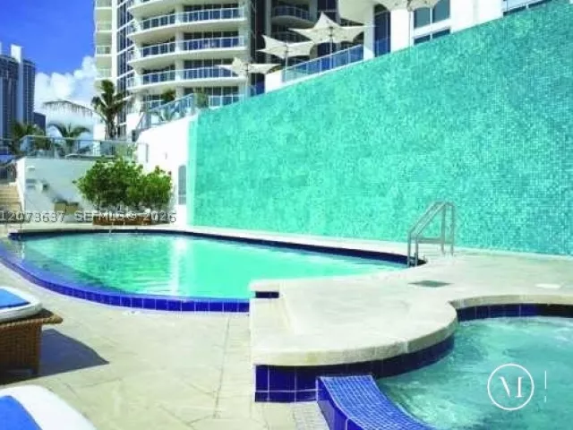 1-bedroom condo for sale in Sunny Isles Beach - 18683 Collins Ave 1709 - MondialRealty