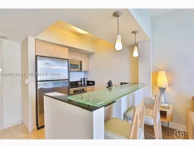 1-bedroom condo for sale in Sunny Isles Beach - 18683 Collins Ave 1709 - MondialRealty