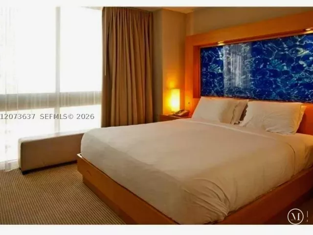 1-bedroom condo for sale in Sunny Isles Beach - 18683 Collins Ave 1709 - MondialRealty