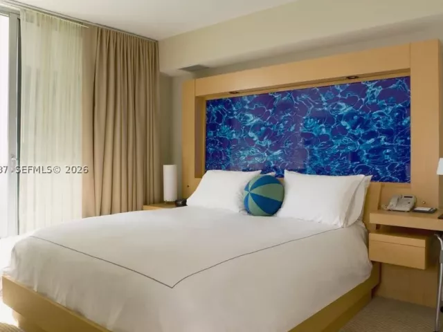1-bedroom condo for sale in Sunny Isles Beach - 18683 Collins Ave 1709 - MondialRealty