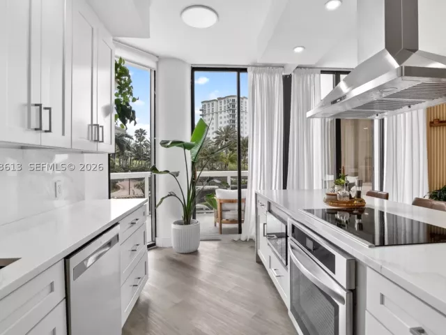 2-bedroom condo for rent in Aventura - 20185 E Country Club Dr 204 - MondialRealty