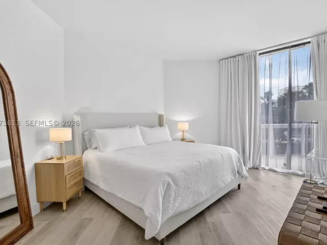 2-bedroom condo for rent in Aventura - 20185 E Country Club Dr 204 - MondialRealty