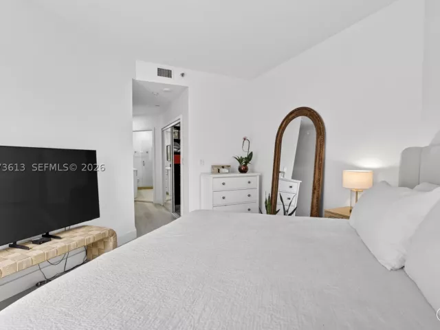 2-bedroom condo for rent in Aventura - 20185 E Country Club Dr 204 - MondialRealty