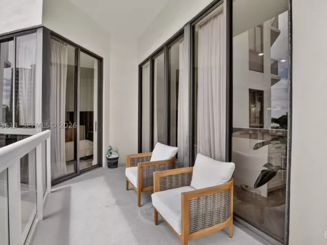 2-bedroom condo for rent in Aventura - 20185 E Country Club Dr 204 - MondialRealty