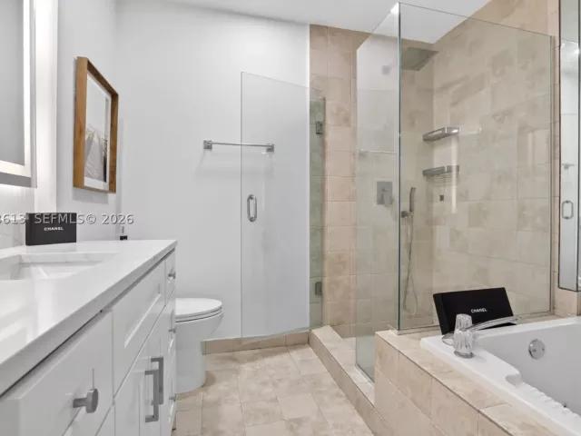 2-bedroom condo for rent in Aventura - 20185 E Country Club Dr 204 - MondialRealty