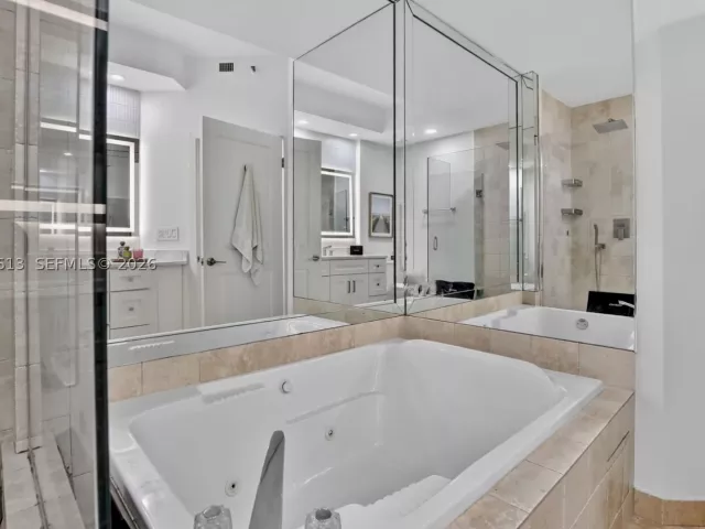 2-bedroom condo for rent in Aventura - 20185 E Country Club Dr 204 - MondialRealty