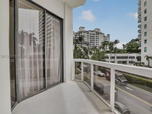 2-bedroom condo for rent in Aventura - 20185 E Country Club Dr 204 - MondialRealty