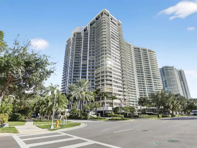 2-bedroom condo for rent in Aventura - 20185 E Country Club Dr 204 - MondialRealty