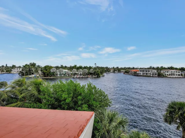 2-bedroom condo for rent in Aventura - 20185 E Country Club Dr 204 - MondialRealty