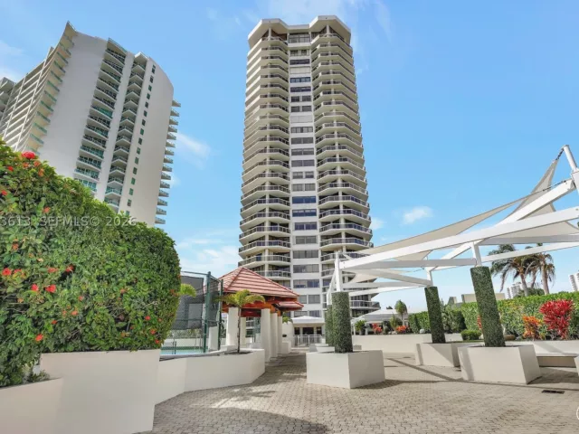 2-bedroom condo for rent in Aventura - 20185 E Country Club Dr 204 - MondialRealty