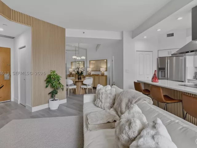 2-bedroom condo for rent in Aventura - 20185 E Country Club Dr 204 - MondialRealty