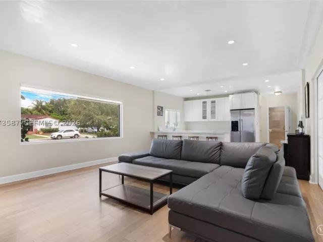 3-bedroom home for rent in Miami - 535 SW 39th Ave - MondialRealty