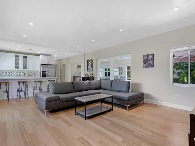 3-bedroom home for rent in Miami - 535 SW 39th Ave - MondialRealty