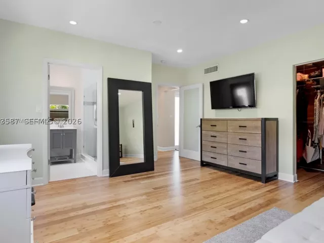 3-bedroom home for rent in Miami - 535 SW 39th Ave - MondialRealty