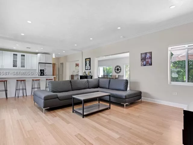 3-bedroom home for rent in Miami - 535 SW 39th Ave - MondialRealty