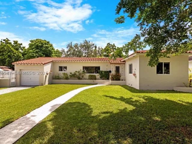 3-bedroom home for rent in Miami - 535 SW 39th Ave - MondialRealty