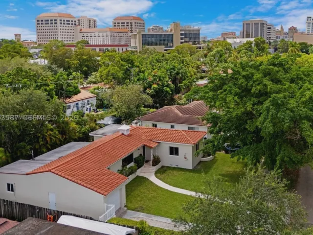 3-bedroom home for rent in Miami - 535 SW 39th Ave - MondialRealty