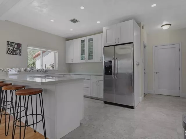3-bedroom home for rent in Miami - 535 SW 39th Ave - MondialRealty