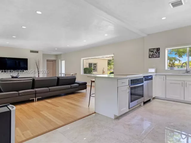 3-bedroom home for rent in Miami - 535 SW 39th Ave - MondialRealty