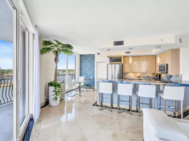 3-bedroom condo for rent in Fort Lauderdale - 100 S BIRCH Road 806B - MondialRealty