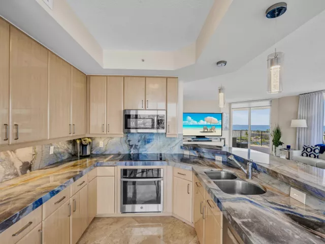 3-bedroom condo for rent in Fort Lauderdale - 100 S BIRCH Road 806B - MondialRealty