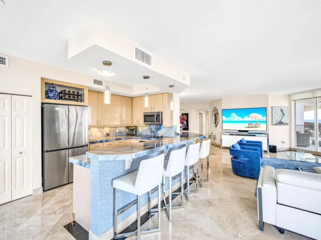 3-bedroom condo for rent in Fort Lauderdale - 100 S BIRCH Road 806B - MondialRealty