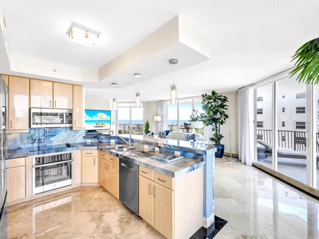 3-bedroom condo for rent in Fort Lauderdale - 100 S BIRCH Road 806B - MondialRealty