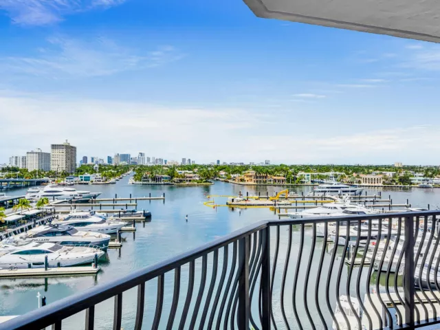 3-bedroom condo for rent in Fort Lauderdale - 100 S BIRCH Road 806B - MondialRealty
