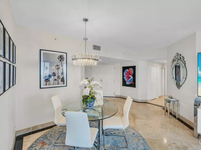 3-bedroom condo for rent in Fort Lauderdale - 100 S BIRCH Road 806B - MondialRealty