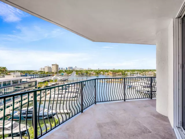3-bedroom condo for rent in Fort Lauderdale - 100 S BIRCH Road 806B - MondialRealty
