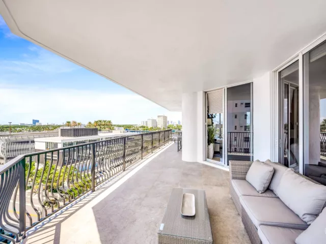3-bedroom condo for rent in Fort Lauderdale - 100 S BIRCH Road 806B - MondialRealty