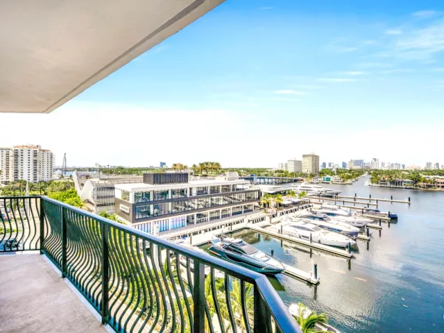 3-bedroom condo for rent in Fort Lauderdale - 100 S BIRCH Road 806B - MondialRealty